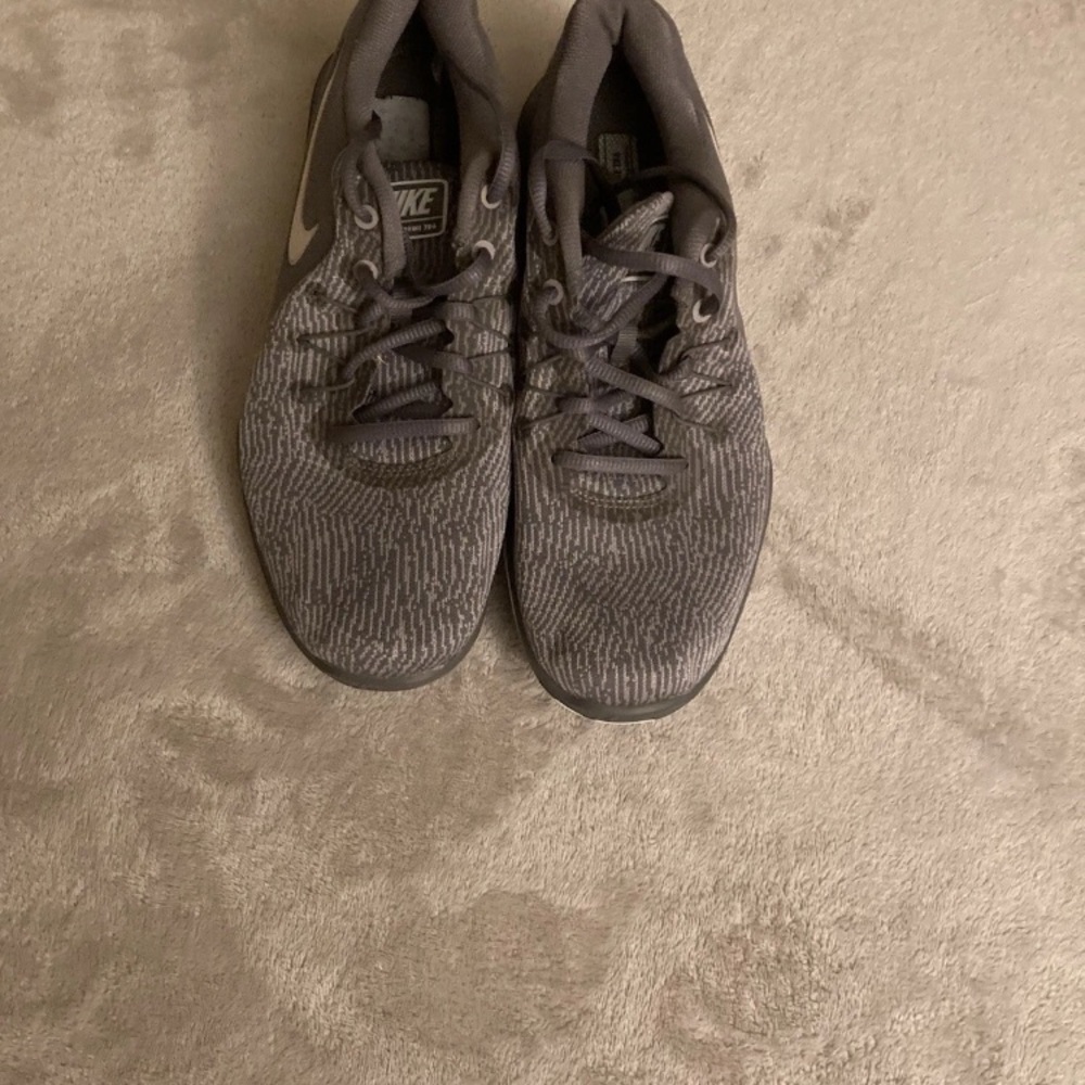 Nike Men's Charcoal Gray Sneakers